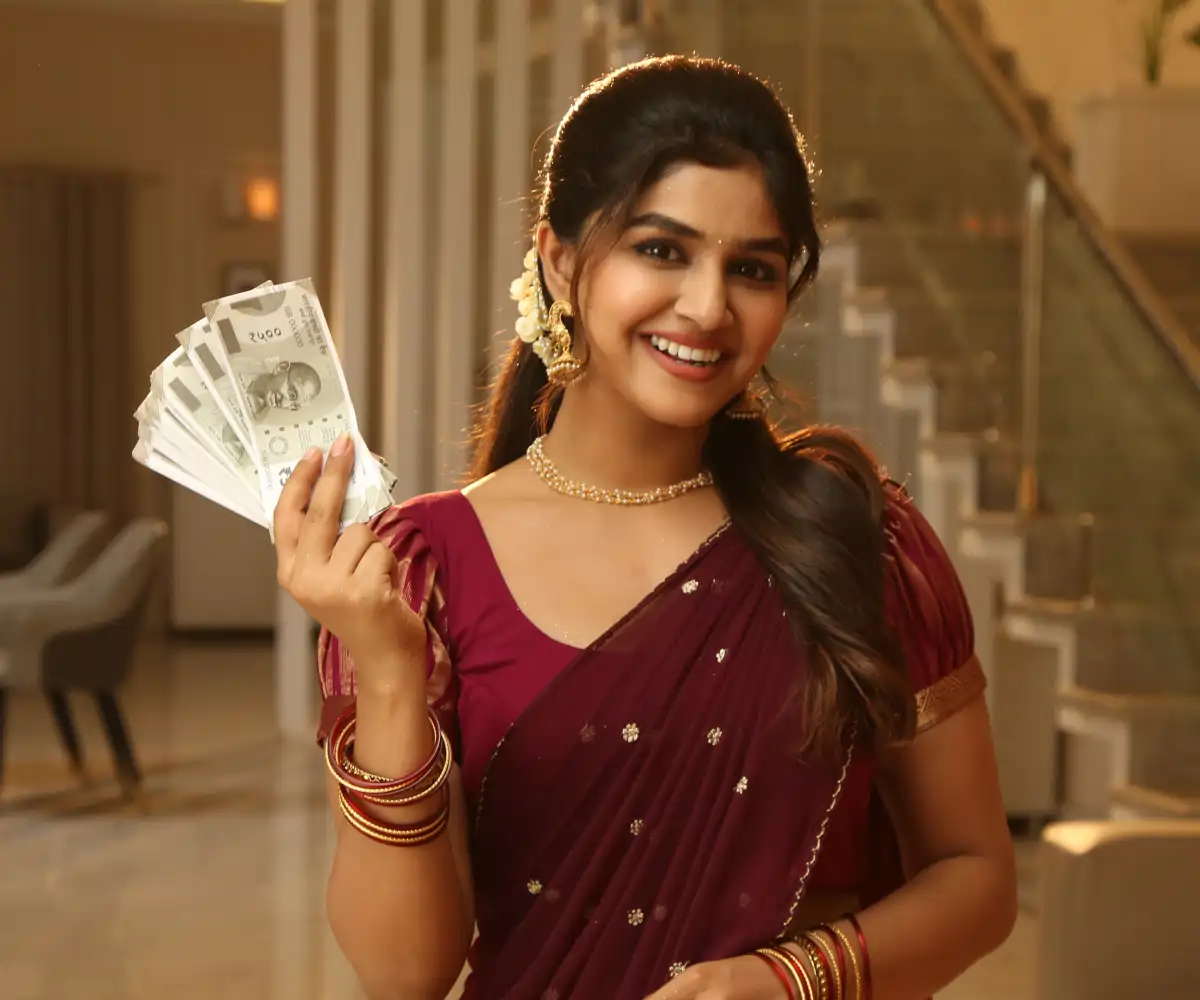 Woman receiving instant payment after gold evaluation